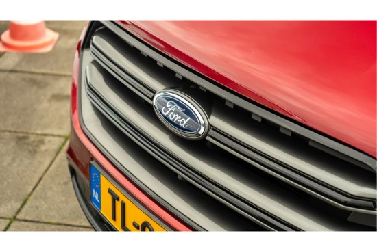 Ford Kuga 1.5 EcoBoost ST Line | TREKHAAK | VOORRUITVERWARMING | DEALER ONDERHOUDEN |