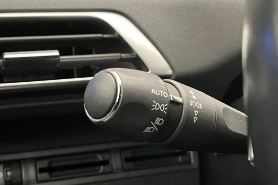 Peugeot 3008 1.2 130PK Automaat Allure | Panorama Dak | Lederen Bekleding | Chroom | 18" Lichtmetaal | Navigatie | App