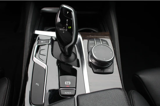 BMW 5 Serie 520i LuxuryLine | NL-Auto! | Leder | Comfort Zetels | Imperial Blue Pearl | Camera | Memory Seats | Adaptive Led | Prachtige Sta