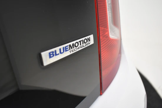 Volkswagen up! 1.0 75PK high up! BlueMotion | Airco | Navigatie by app | LMV 15 inch | Start/stop