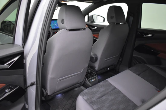 Volkswagen ID.5 Pro 77 kWh 204PK | Adaptief cruise control | Navigatie | Trekhaak | App connect | Stuur + Stoelverwarming | Led koplampen | Dab