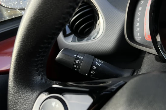 Peugeot 108 1.0 e-VTi Allure TOP! Climate Control, Carplay, Camera achter, LMV, Begrenzer, Getinte ramen, LED