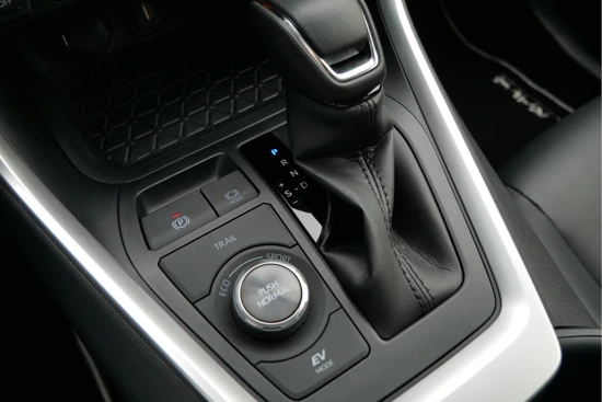 Toyota RAV4 2.5 Hybrid 222PK AWD AUTOMAAT Executive | Lederen bekleding | Navigatie | Achteruitrijcamera | Apple carplay