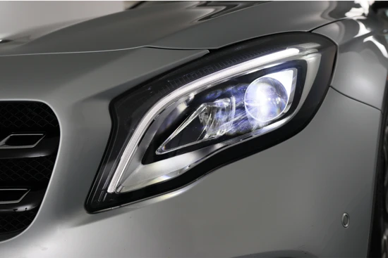 Mercedes-Benz GLA 180 Business Solution AMG Night Upgrade | Open Dak | Trekhaak | Clima | Navi | Camera | Sportstoelen | keyless | LED | 19'' Lich