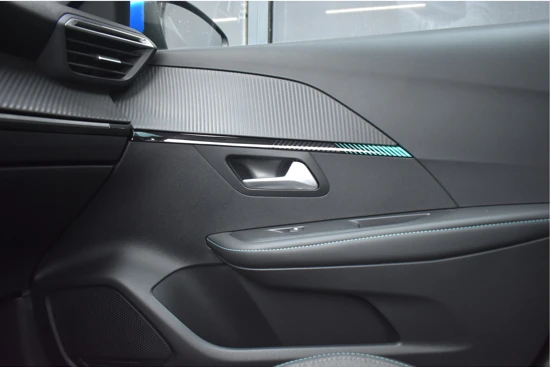 Peugeot e-208 EV Allure | Panoramadak | Navigatie by App | Achteruitrijcamera | Full-LED | 17"LMV | Apple Carplay | Android Auto | Climate Con