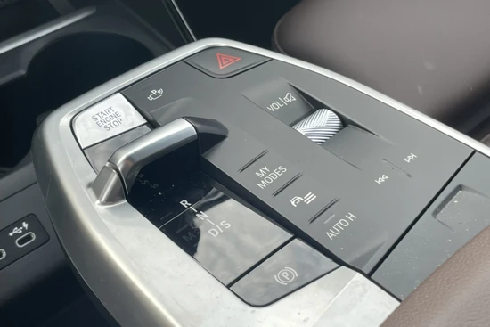 BMW 2Serie Active Tourer 218i | Leder | Camera | Widescreen | 18'' Lichtmetaal | Keyless | LED | Bluetooth | Au