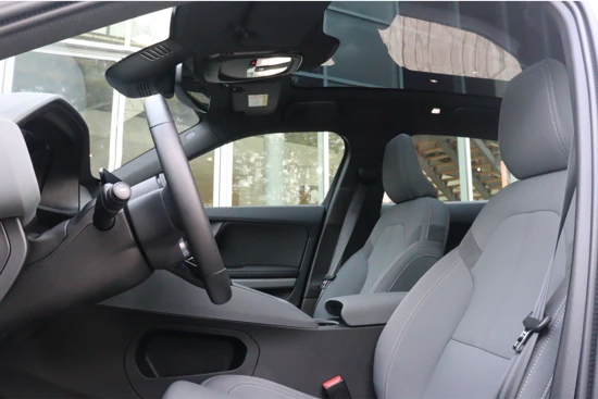 Polestar 2 Single Motor 69 kWh | Panoramadak | Camera | Harman Kardon | Elektrisch verstelbare bestuurdersstoel met geheugen | Elektrisch v