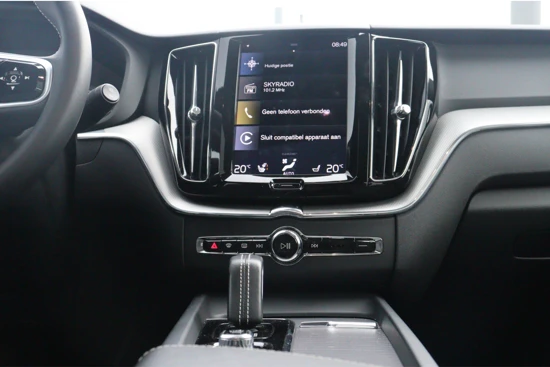 Volvo XC60 XC60 T8 AWD Recharge R-Design | Camera | Elektrisch Schuifdak | Stoelverwarming | Keyless Drive | Elektrisch Bedienbare Achterkl