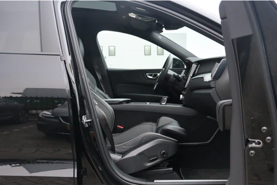 Volvo XC60 XC60 T8 AWD Recharge R-Design | Camera | Elektrisch Schuifdak | Stoelverwarming | Keyless Drive | Elektrisch Bedienbare Achterkl