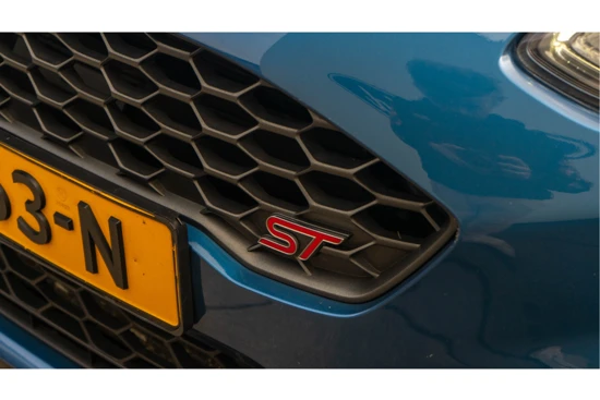 Ford Fiesta 1.5EB 200PK ST-3 | DEALER ONDERHOUDEN! | ORIGIN NL! | CAMERA | STOEL/STUURWIELVERWARMING | VOORRUIT