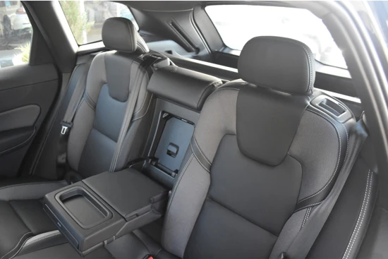 Volvo XC60 B4 Aut-8 R-Design | Verwarmbaar stuurwiel | Verwarmbare voorstoelen | Adaptieve cruise control incl.