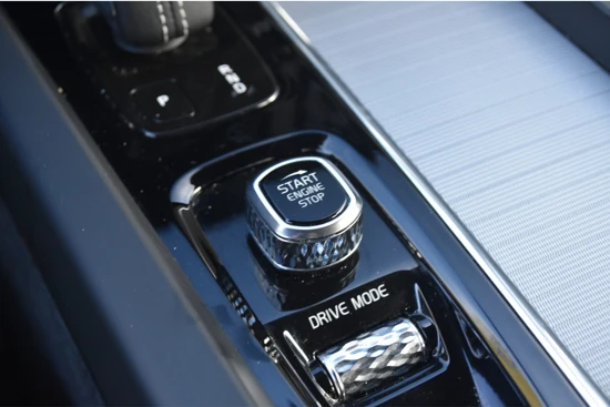 Volvo XC60 B4 Aut-8 R-Design | Verwarmbaar stuurwiel | Verwarmbare voorstoelen | Adaptieve cruise control incl.
