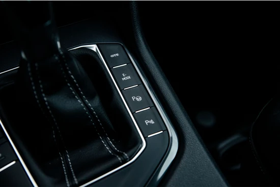 Volkswagen Tiguan 1.4 TSI 245pk eHybrid R-Line Business+ | Camera | Stoel & Stuurverwarming | Navigatie | Trekhaak | Active Info Display | Pdc v+a