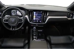 Volvo V60 T8 390PK Twin Engine AWD R-Design | HUD | Trekhaak | HK Audio | Pilot Assist | BLIS