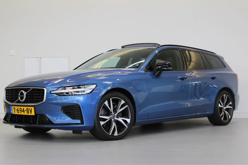 Volvo V60 T8 390PK Twin Engine AWD R-Design | HUD | Trekhaak | HK Audio | Pilot Assist | BLIS