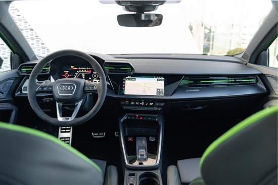 Audi RS 3 Sportback | RS dynamic pakket plus | Panorama-glasdak | Keramisch | vol. leder | Elek. voorstoel incl. geheugen & massage | Head