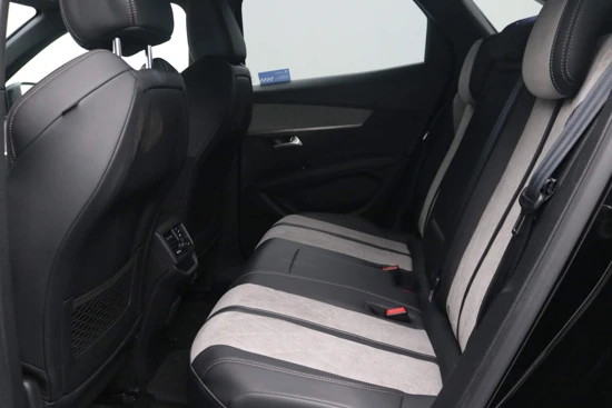 Peugeot 3008 1.6 HYbrid4 300 GT | Adaptieve cruise | Camera | Navigatie | Luxe Stoelen! | 19" Lichtmetaal |