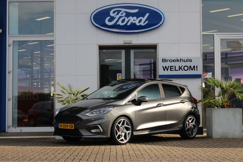 Ford Fiesta 1.5 200PK ST-3 | Panoramadak | Winterpack (Stoel- Stuur- en Voorruitverwarming) | 18 inch | Navigatie | Keyless |