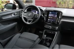 Volvo XC40 Recharge Core Edition | Camera | Stuur- en stoelverwarming | Keyless | Draadloze telefoonlader | 19" velgen