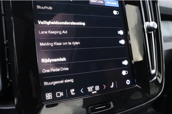 Volvo C40 Recharge Ultimate | Nieuw! | 360° Camera | Microtech Nubuck Bekleding | Harman Kardon | 20 Inch met All Season Banden | Panorama