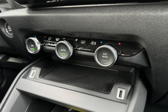 Citroën Ë-C4 Feel Pack 50 kWh | Cruise Control | HUD | Camera + Sensoren achter | Keyless | Navi | Carplay