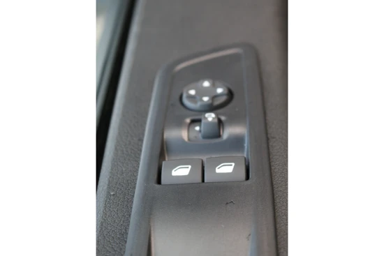 Peugeot Expert 2.0 HDI 180PK DubbelCabine | Automaat | Cruise & Climate control | Keyless | 17" LMV | Camera