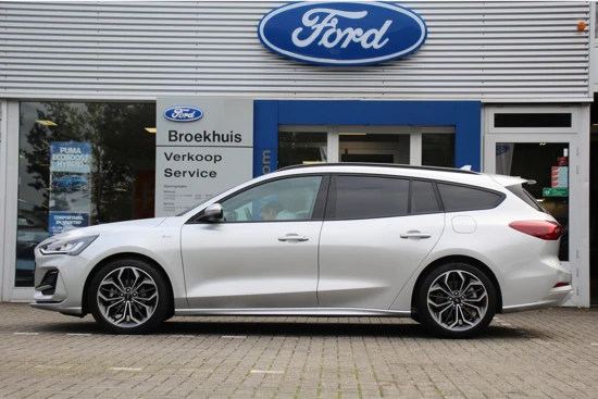 Ford Focus Wagon 155PK HYBRID ST-LINE X AUTOMAAT | GROOT NAVI | ADAPTIVE CRUISE | WINTERPACK | CAMERA | DODE HOEK SENS | LED | PARK SENS V+