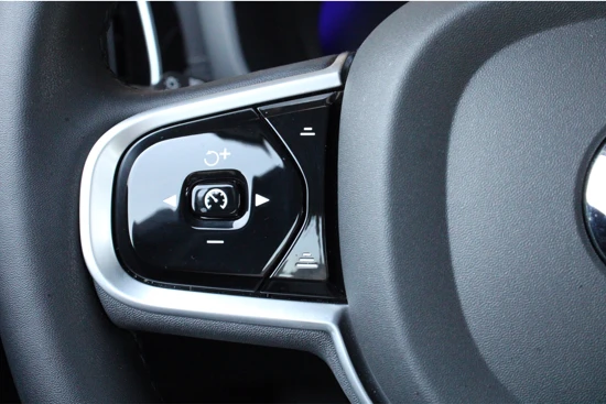 Volvo S60 B4 Ultimate Dark | Sportstoel | 360° Camera | Head-Up Display | Harman/Kardon | Adaptive Cruise | Panoramadak | Elektrische Stoe