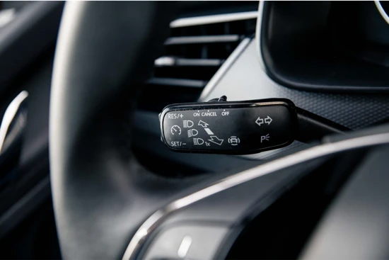 Škoda Kamiq 1.0 TSI Ambition | 17"inch | Carplay | Cruise control | PDC | Climate control