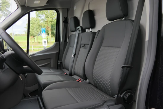 Ford Transit 350 2.0 TDCI 130pk L3H2 Trend | Direct leverbaar! | Navigatie | Camera | DAB | CarPlay | Cruise Control