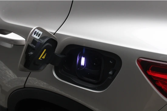 Volvo XC40 Recharge Plus | Microtech bekleding | Pilot Assist | BLIS | Stoel- stuurverwarming | Keyless | Elektrische achterklep