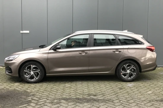 Hyundai i30 Wagon 1.0 T-GDI MHEV 120pk Comfort Smart | Camera | Climate | Keyless | NL. Auto | Full Led | Navigatie | 16" Lichtmetaal | Park