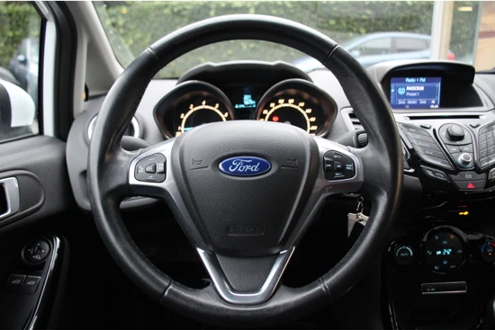 Ford Fiesta 1.0 TITANIUM | NAVI | CLIMA | VOORRUITVERWARMING | CRUISE | BLUETOOTH | PARK SENS | LM. VELGEN | TREKHAAK AFNEEMBAAR