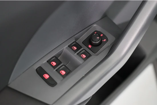 Volkswagen T-Cross 1.0 TSI Life | 1e Eigenaar | Navigatie | Adaptive Cruise | Parkeersensoren | Carplay | Dodehoek Assistent | Airco | BTW Auto