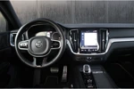 Volvo S60 B4 R-Design | Pilot Assist | BLIS | Camera | Trekhaak | Elektrische stoelen | Harman Kardon | Parkeerverwarming