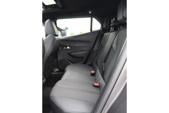 Peugeot 2008 1.2 130PK GT | Panorama Dak | Camera | Carplay | Stoelverwaming | Park Assist |