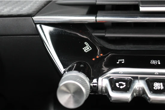 Peugeot 2008 1.2 130PK GT | Panorama Dak | Camera | Carplay | Stoelverwaming | Park Assist |