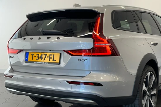 Volvo V60 Cross Country B5 AWD Ultimate | Getint glas | Parkeerverwarming | 20" lichtmetaal | Contourstoelen | Harman Kardon audio | Black