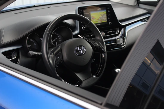 Toyota C-HR 2.0 Hybrid Dynamic | Adaptieve CruiseControl | Achteruitrijcamera | ClimateControl | Navigatie |