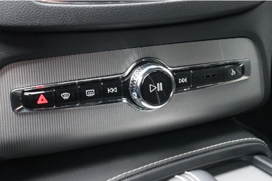 Volvo XC90 T8 AWD Recharge R-Design | Camera | Stoelverwarming | Standkachel met Volvo On Call App | Adaptieve Cruise Control | Lederen Das