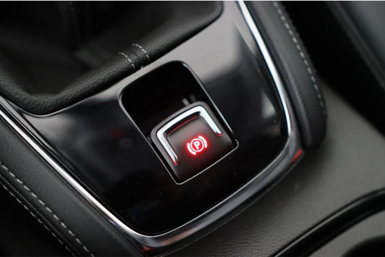Opel Grandland 1.2 Turbo Ultimate | Leer/Alcantara | AGR Stoelen | Navigatie | Camera | Stoelverwarming | Dodehoek waarschuwing | LED | Voorrui