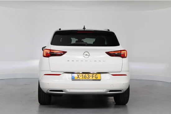 Opel Grandland 1.2 Turbo Ultimate | Leer/Alcantara | AGR Stoelen | Navigatie | Camera | Stoelverwarming | Dodehoek waarschuwing | LED | Voorrui