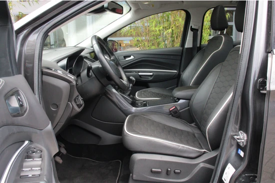 Ford Kuga 1.5 EcoBoost 150pk Vignale | Trekhaak | Schuifdak | Adaptive Cruise | BLIS | Stuur- stoelverwarming | Sony audio
