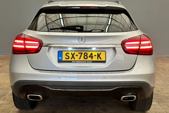 Mercedes-Benz GLA 180 Premium Plus | Automaat | Stoelverwarming | Leder\Stof | Navigatie | AGR Stoelen | Parkeersensoren | Bluetooth |