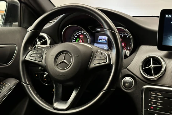 Mercedes-Benz GLA 180 Premium Plus | Automaat | Stoelverwarming | Leder\Stof | Navigatie | AGR Stoelen | Parkeersensoren | Bluetooth |