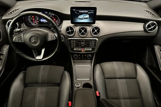 Mercedes-Benz GLA 180 Premium Plus | Automaat | Stoelverwarming | Leder\Stof | Navigatie | AGR Stoelen | Parkeersensoren | Bluetooth |