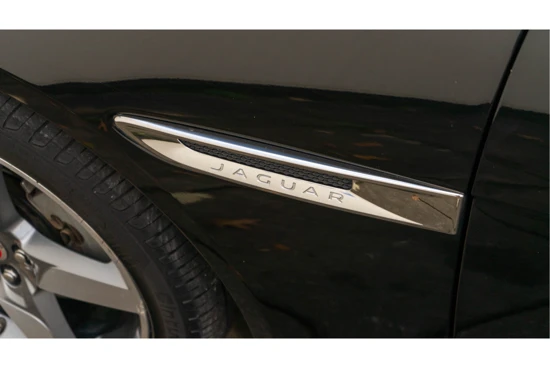 Jaguar XE 2.0T 200PK PORTFOLIO | CAMERA | LEDER | LED | 19'' LMV | ORGIN NL! |