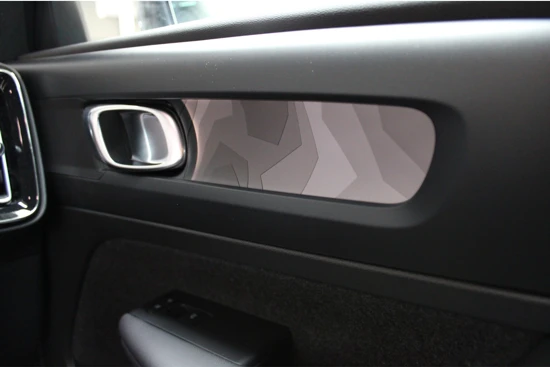 Volvo C40 252PK Extended Range Ultimate | Pixel LED | Nubuck | HK Audio | Getint Glas | Elektr Stoelen