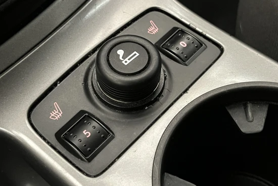Ford Kuga 1.6 150PK Titanium | Navigatie | Stoelverwarming | Airco | Cruise | 17" Lichtmetaal | Bluetooth |