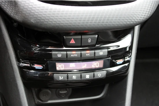 Peugeot 2008 1.2 130pk PureTech Allure | Half Lederen Bekleding | Panorama Dak | 16'' LMV | Cruise Control